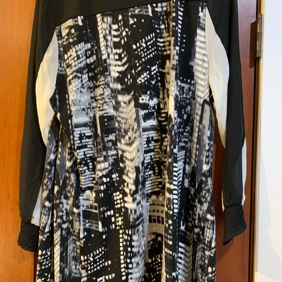 Patterned tunic length top - Picture 3 of 4